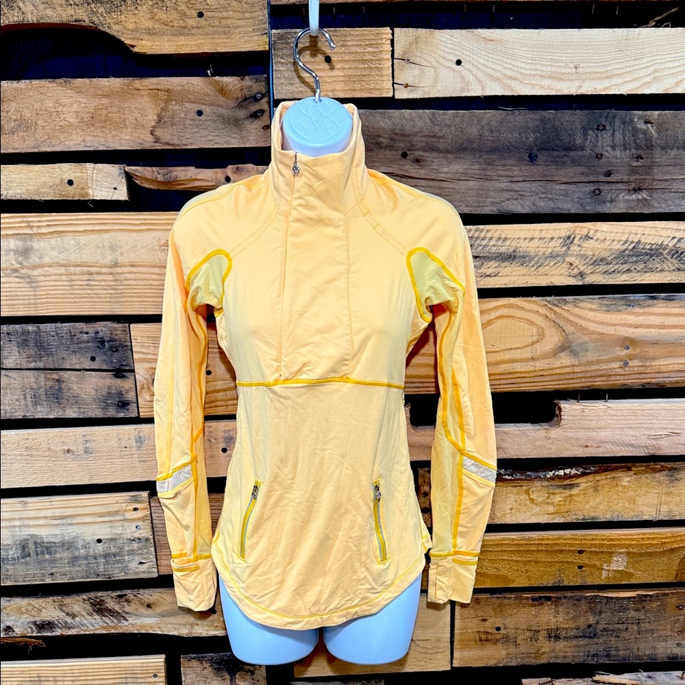 Lululemon Run: Reflect Pullover
In Burning Yellow Size 4‎